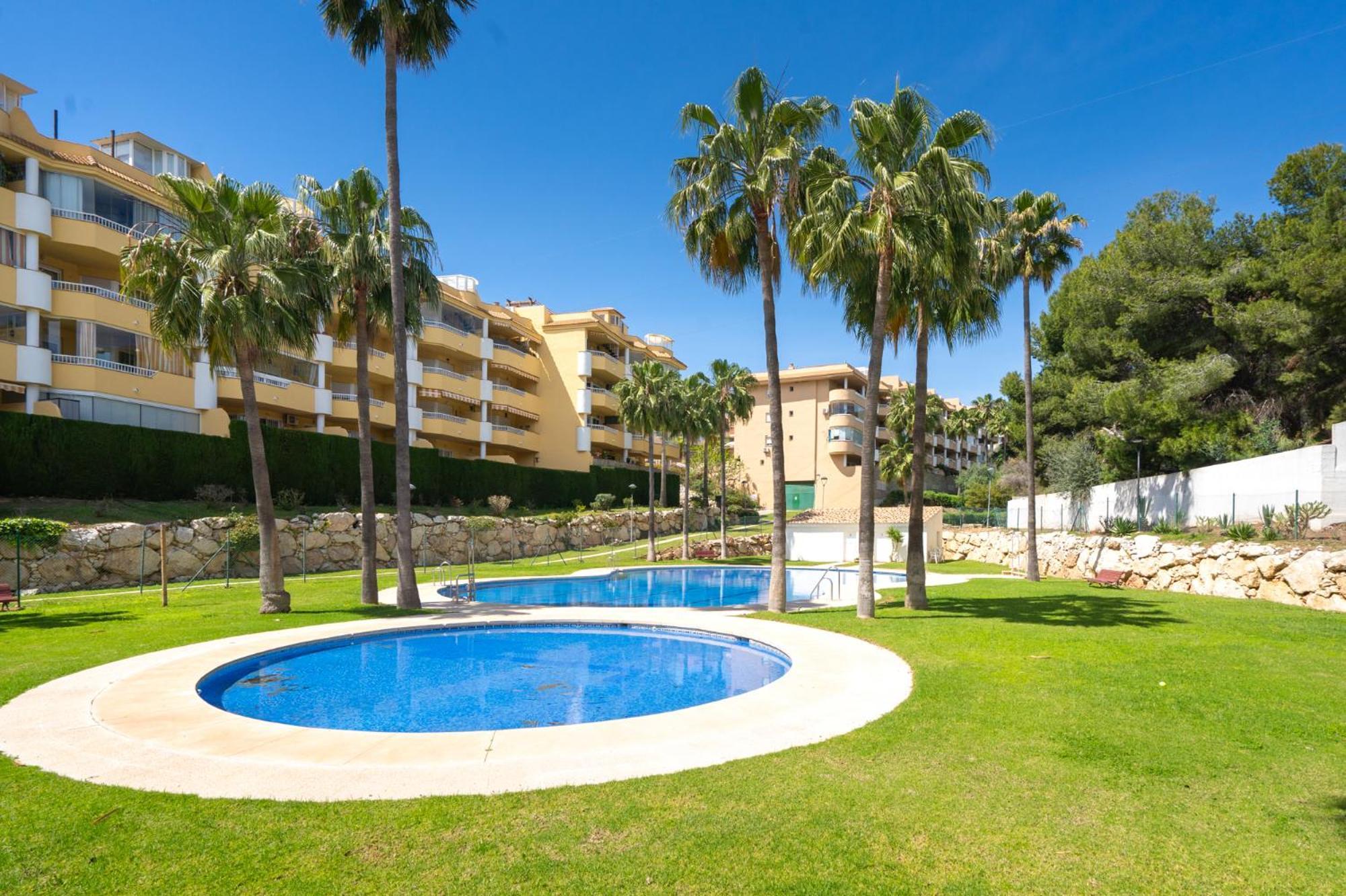 2 Bedrooms With Pool, Terrace And Balcony *